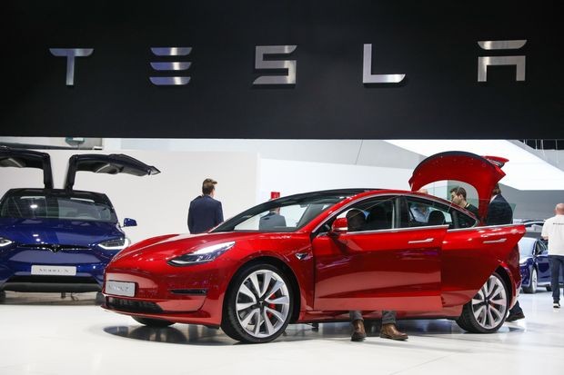 ORA TESLA HA SFANGATO